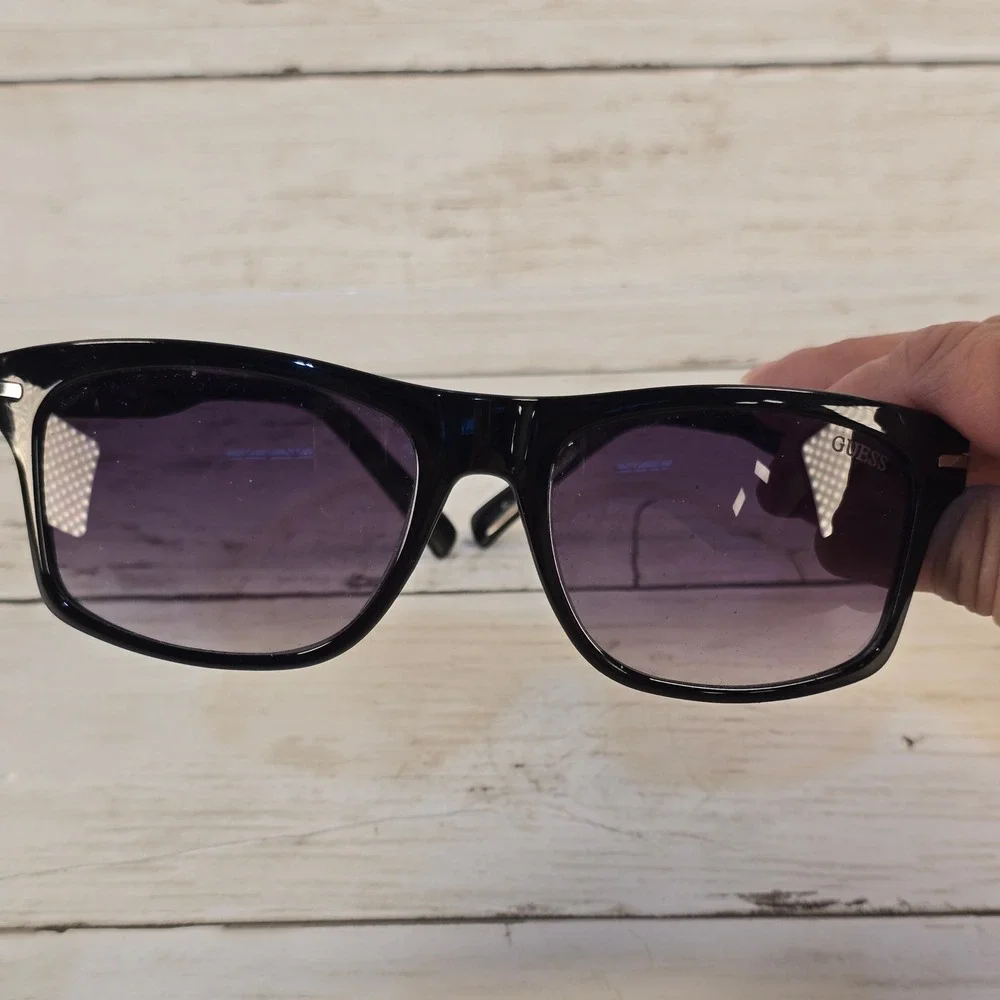 Guess GUF 128 BLK-35A Sunglasses Black Rectangular Frame Silver Logo 56-18-140